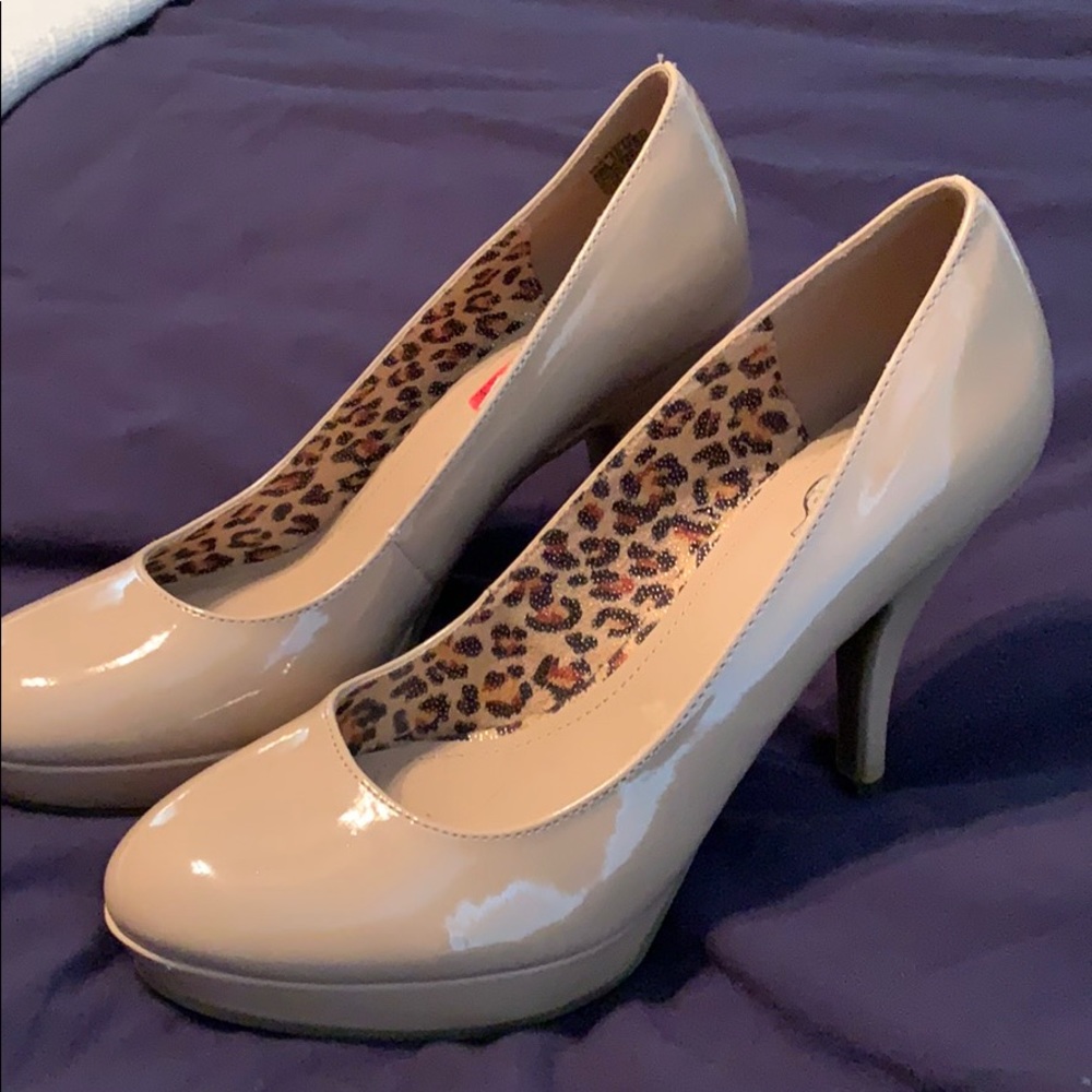 Nude Platform Pumps